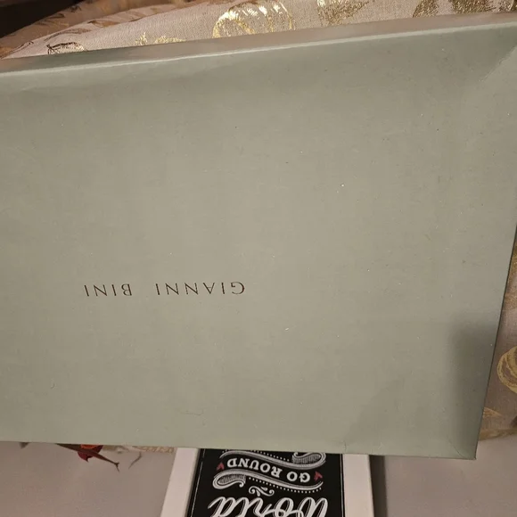 Gianni Bini New Cream Leather Heels Side Zip Fashion Buckle Strap Size 8M - Picture 9 of 9